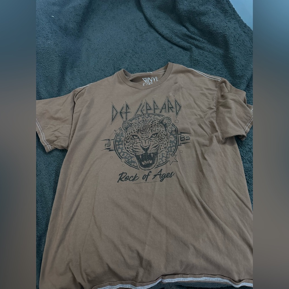 Def Leopard tshirt